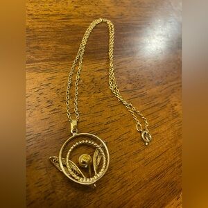 Goldtone Leaves with Center Pearl Necklace 15” Chain